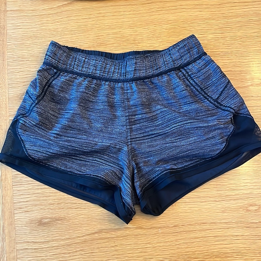 Lululemon Reversible Shorts - Picture 5 of 5